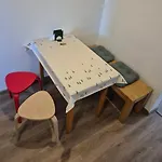 Klidný V Rodinném Domě V Blízkosti Centra *