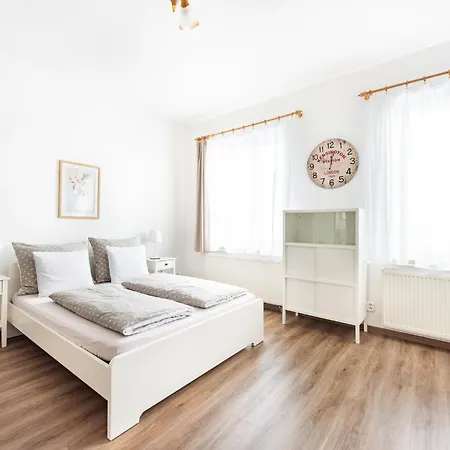 Klidny V Rodinnem Dome V Blizkosti Centra Apartament