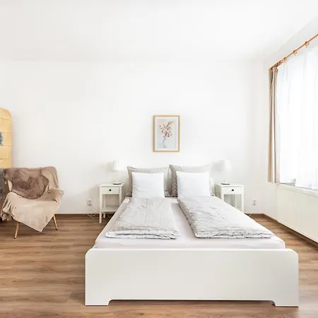 Apartament Klidny V Rodinnem Dome V Blizkosti Centra
