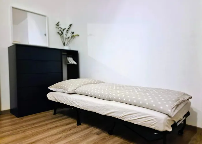 Klidny V Rodinnem Dome V Blizkosti Centra Lägenhet